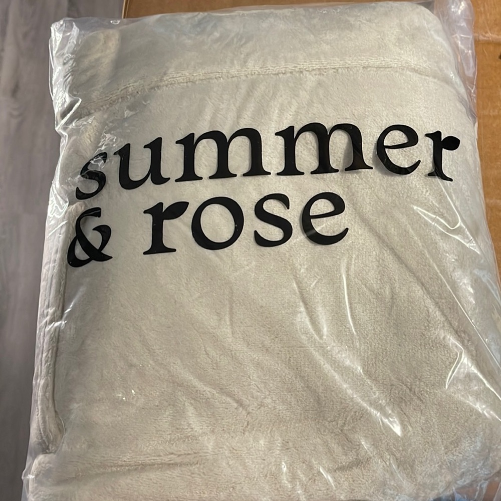 Summer & Rose Comfy Robe